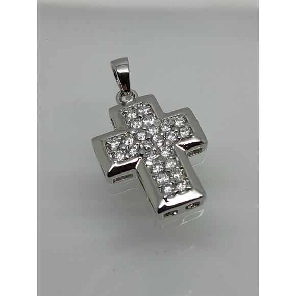 Elegant Vintage Sterling Silver Cross Pendant with Sparkling White CZ Stones - Picture 2 of 10